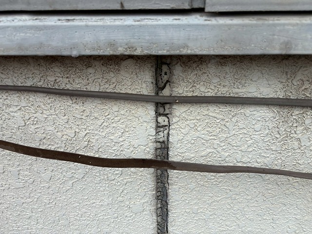 シーリング材のひび割れ写真